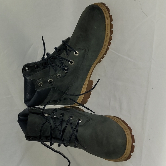 Boys Timberlands - Picture 2 of 4
